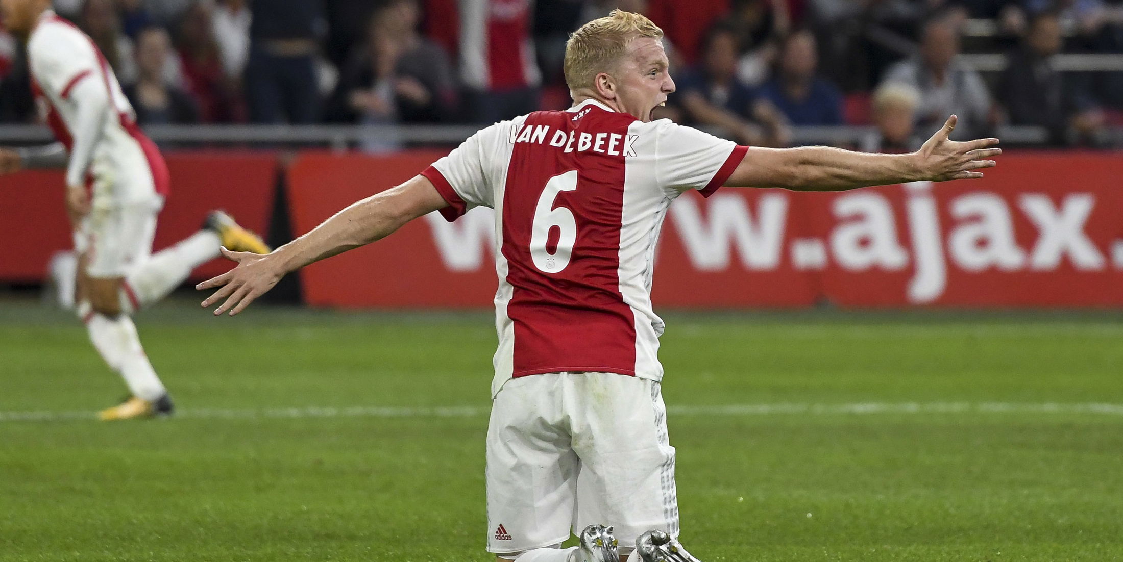Spurs In Pole Position To Beat Chelsea To Donny Van De Beek Read Chelsea