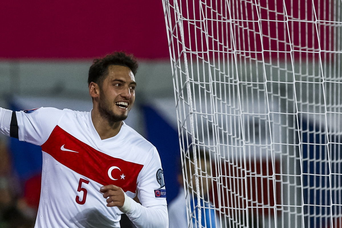 Why Calhanoglu Isn T What Manchester United Need Read Man Utd
