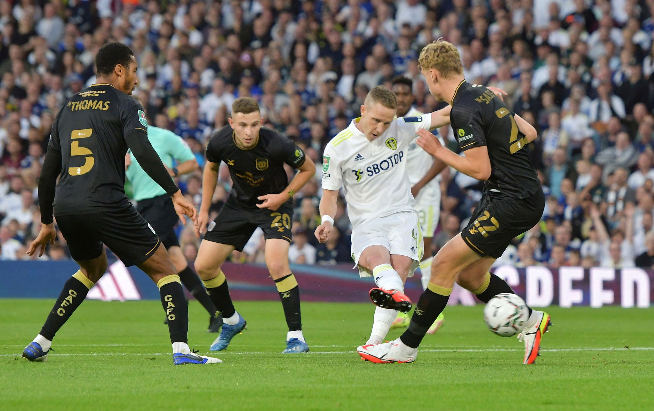  2 reasons why Leeds United need to wait until the summer to strike fresh player agreement