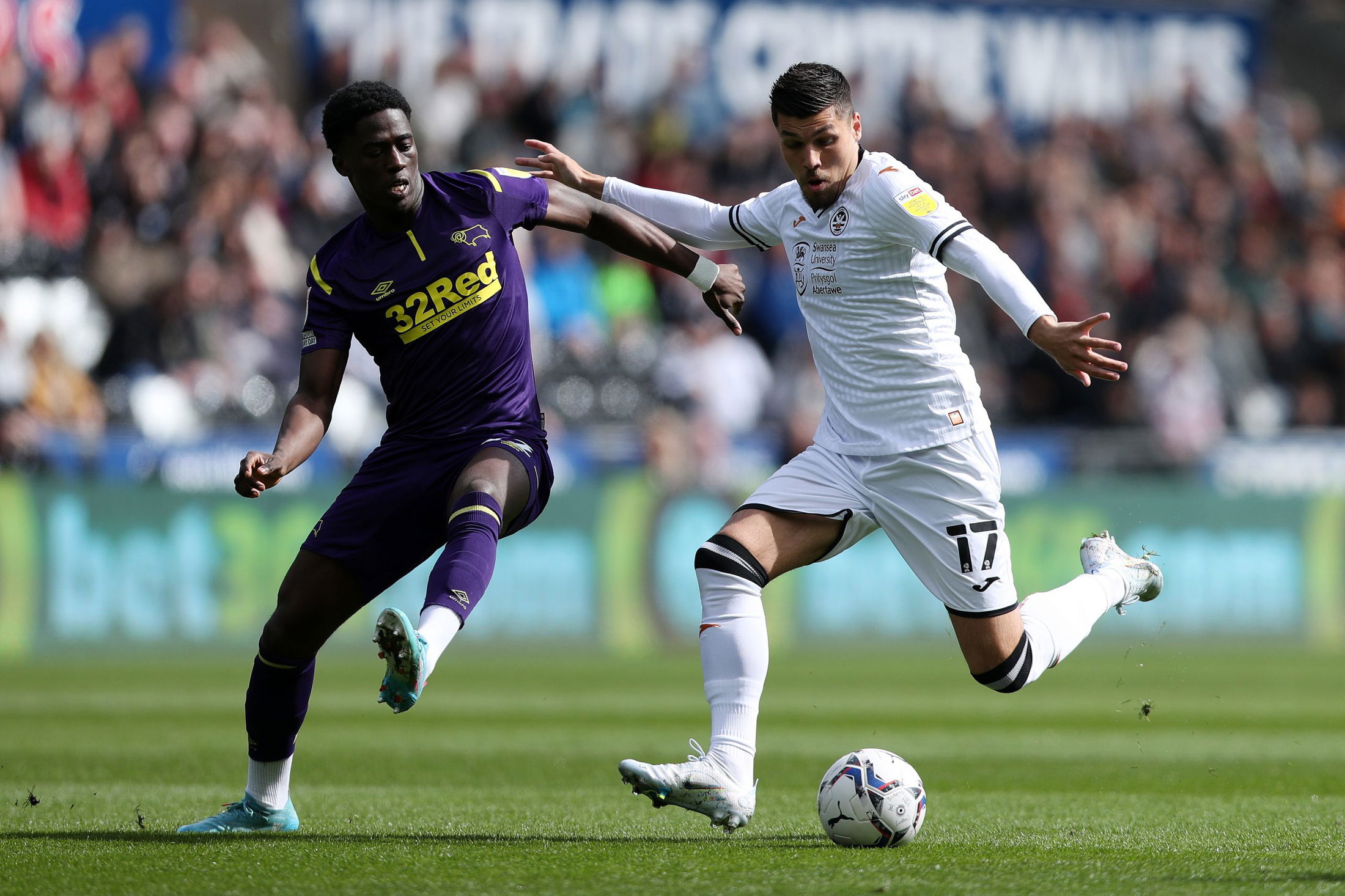  2 reasons why Leeds United simply have to win transfer chase for Derby County ace