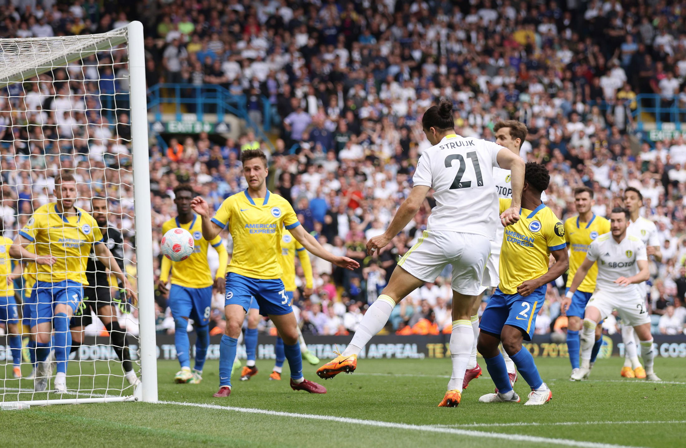  Luciano Becchio shares five-word reaction to standout Leeds United moment