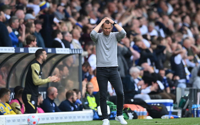 Everton win 2-0 at Burnley to continue climb up the standings