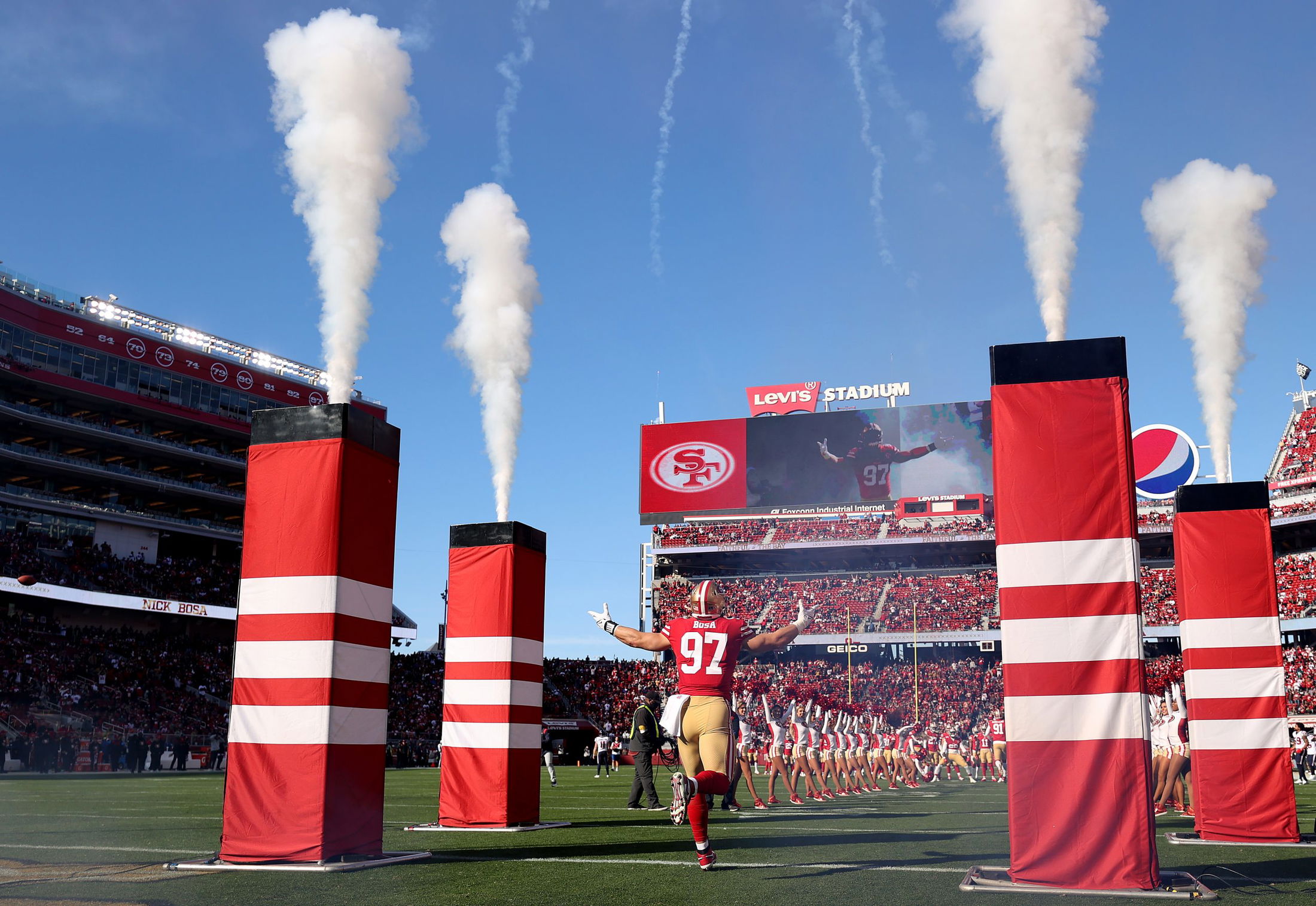 Leeds United: San Francisco 49ers spotted selling Leeds tops in club store