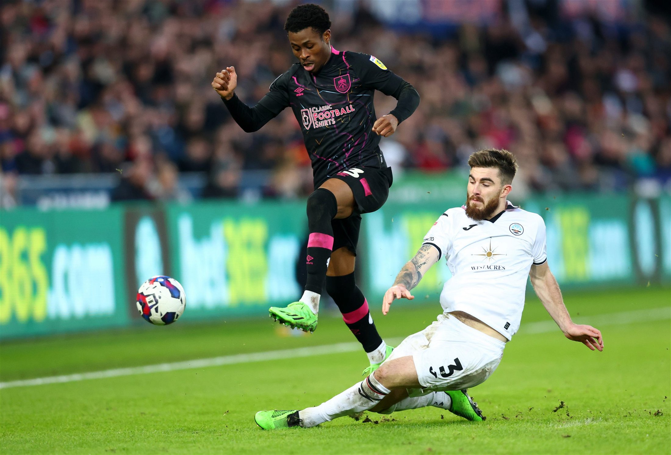 Bargain 5G/10A defender would have huge impact on these two Leeds United players – View