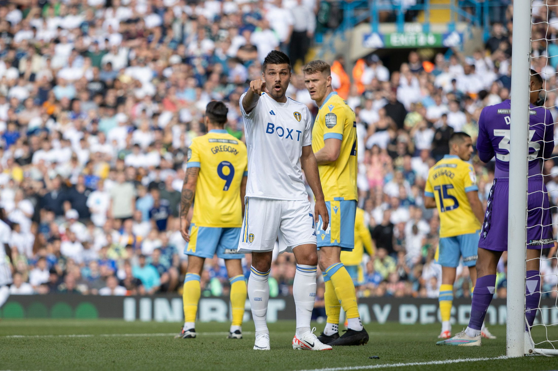 Joel Piroe sets off the Leeds Away End! @Millwall Football Club @Leeds