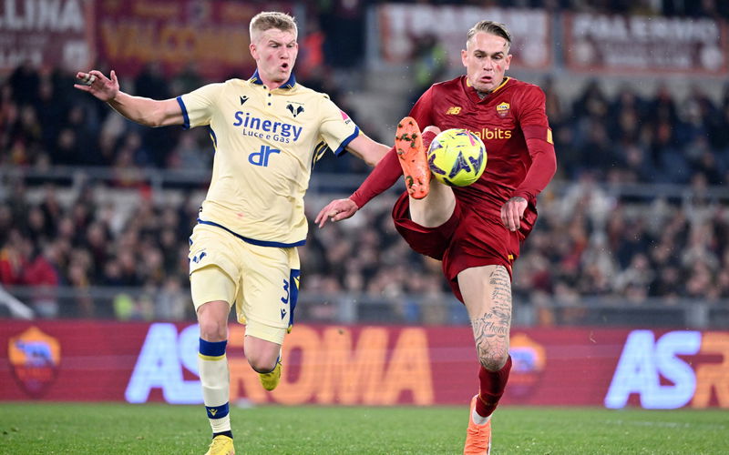 Image for Left-back transfer blow emerges as Leeds United target ‘completes’ top-flight move – Sky Sports