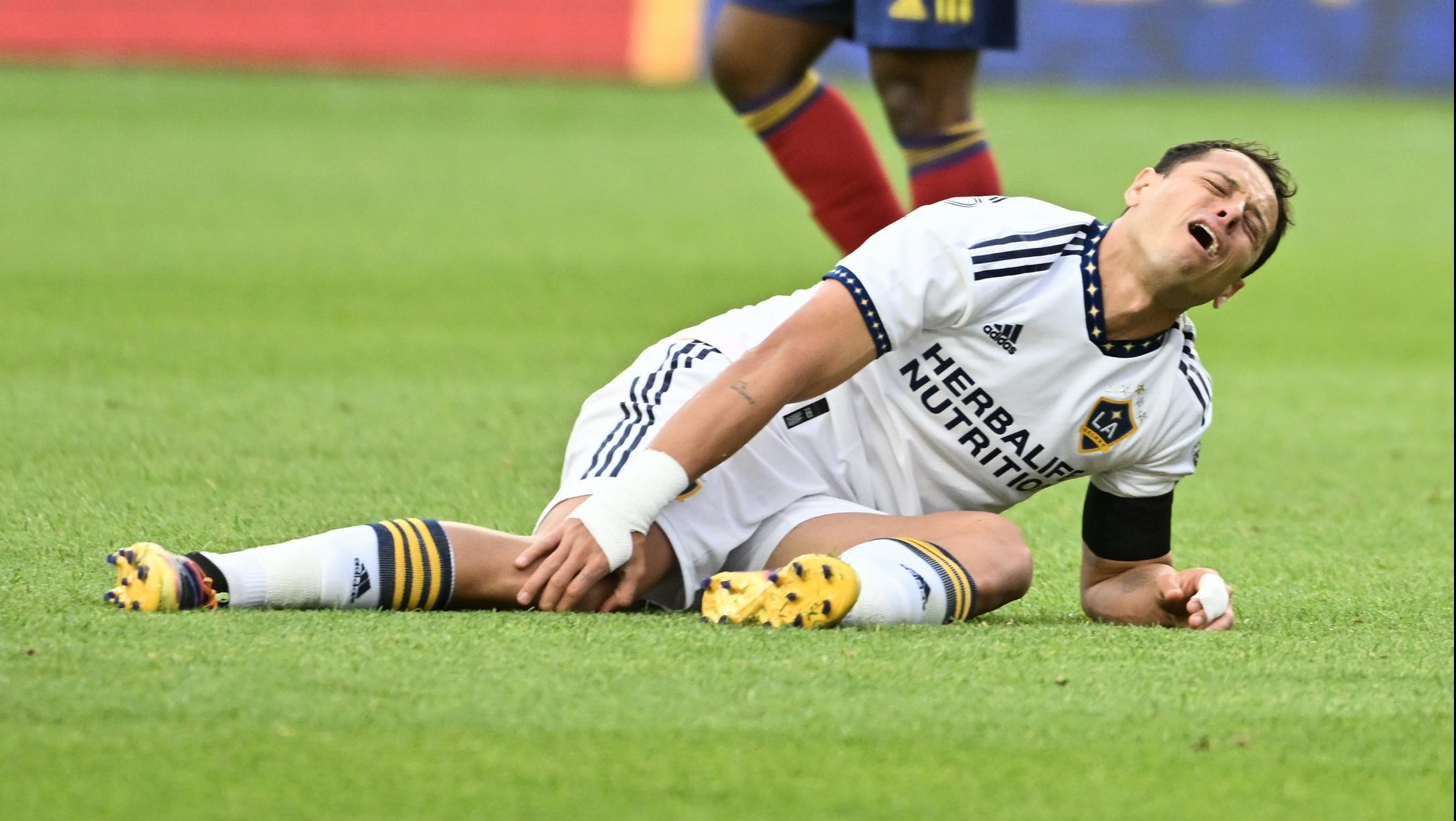 Heartbreak for Chicharito! LA Galaxy confirm former Man Utd star has torn  his ACL