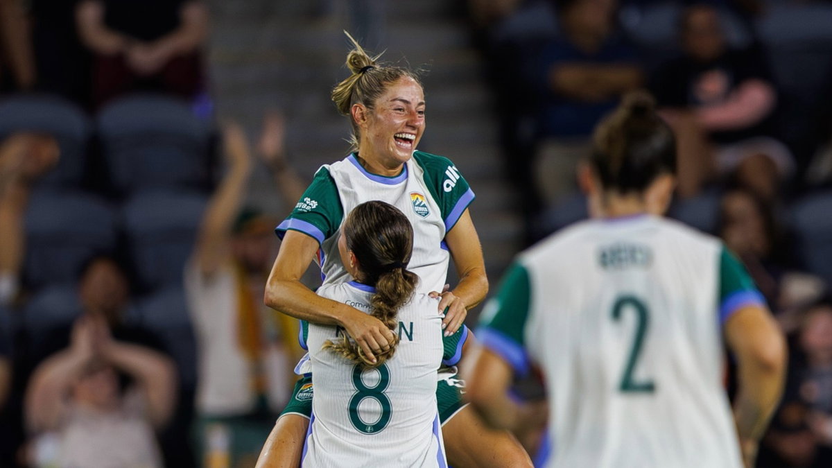 WATCH: Emma Regan sets up Janine Sonis for all-CanWNT Denver Summit opener vs. Julia Grosso’s Chicago Stars