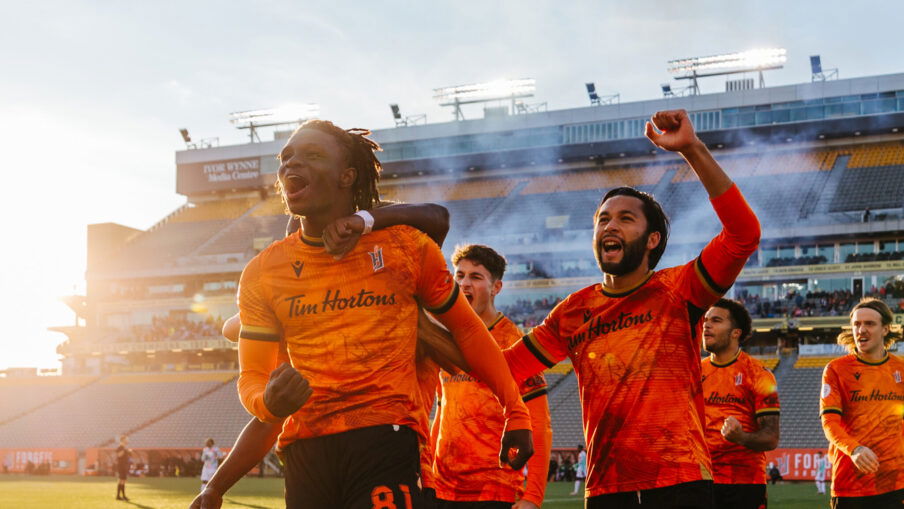 Malik Owolabi-Belewu celebrates for Forge FC