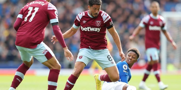 Pablo-Fornals-on-the-ball-for-West-Ham-United