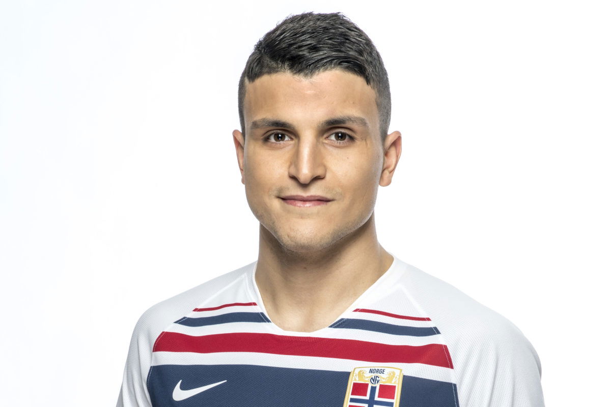 Мохамед эльюнусси. Mohamed Elyounoussi футболист. Тарик Эльюнусси. Elyounoussi футболист.