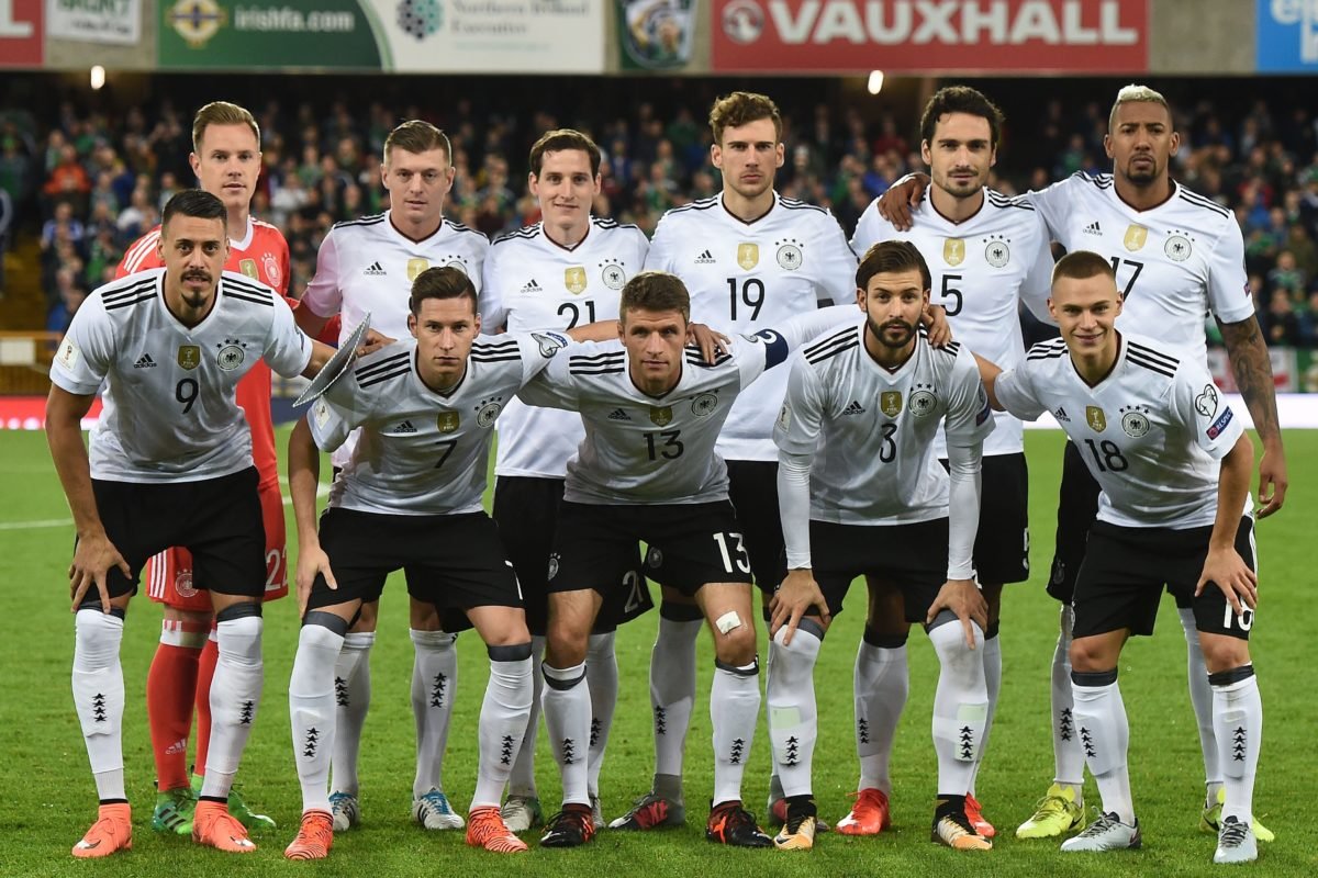 Рен футбол. Эквадор Германия. Германия Эквадор футбол. Azerbaijan Germany.