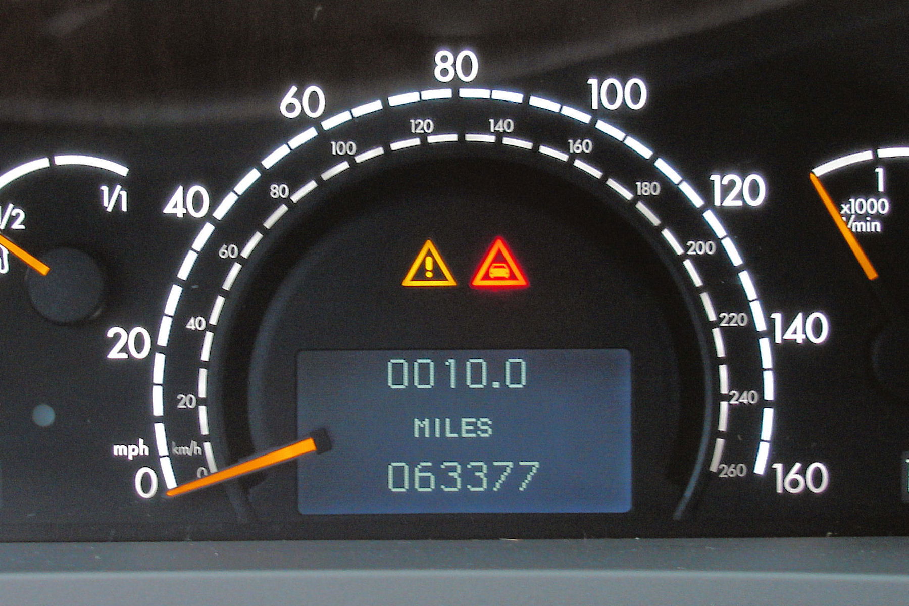 how to read car mileage