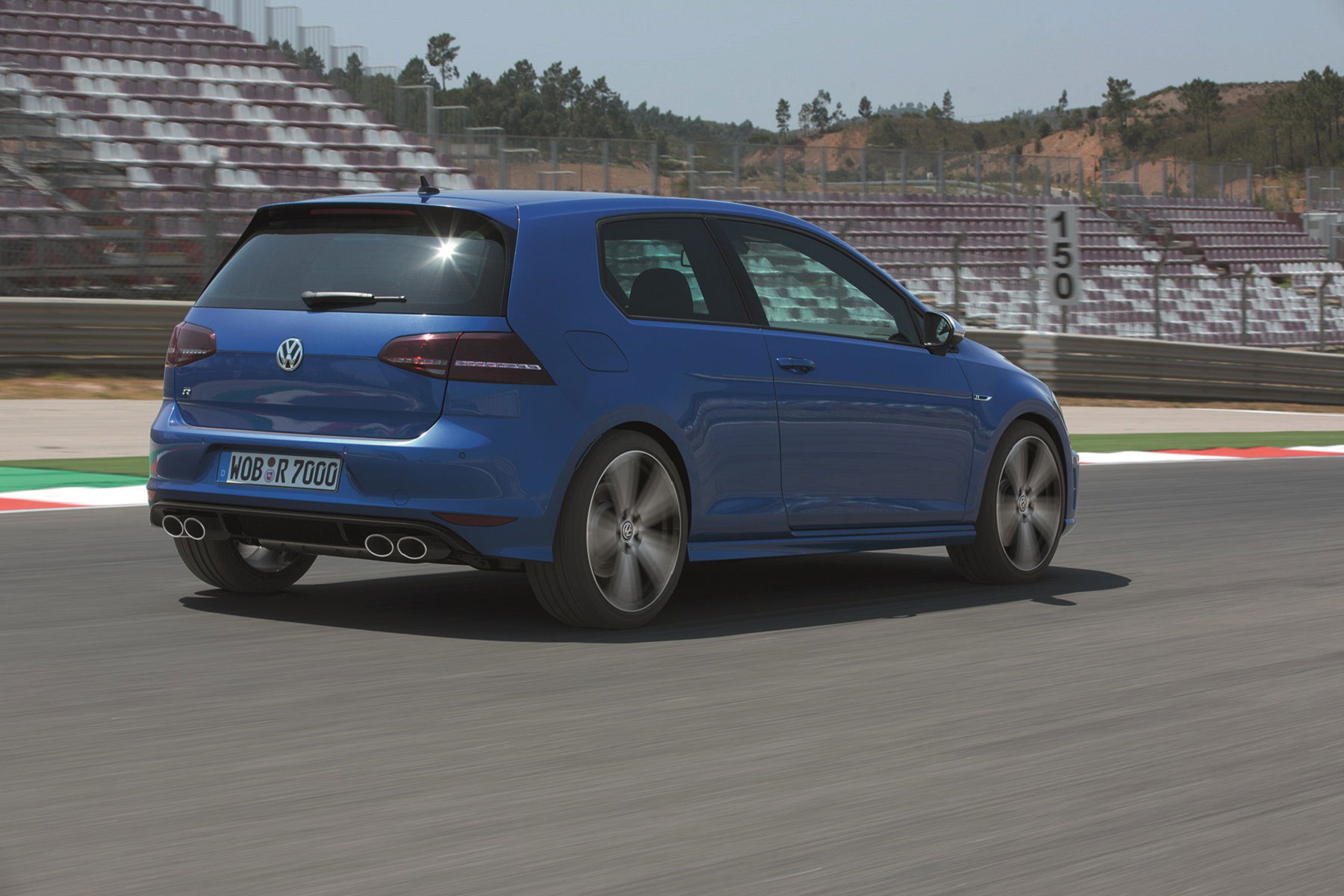 VW Golf R 4motion DSG - Read Cars