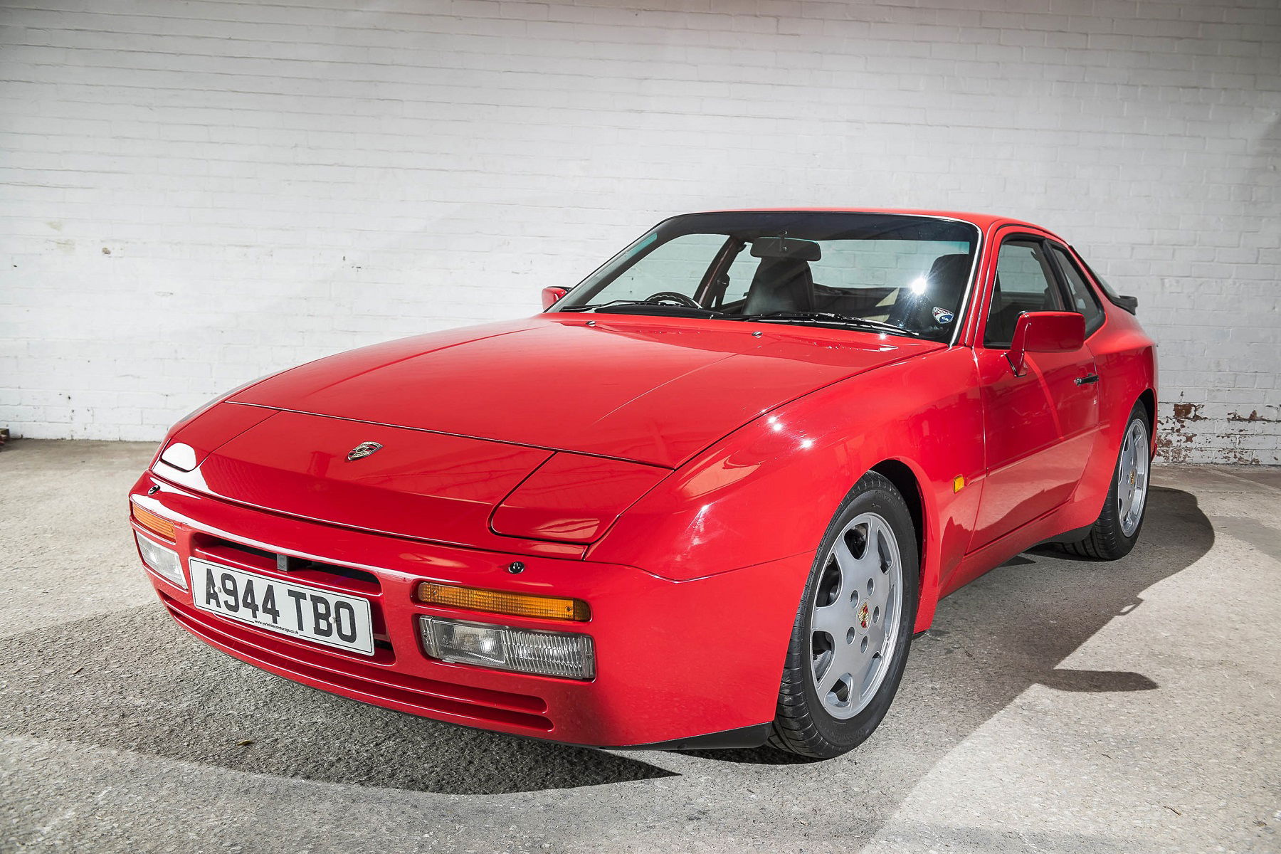 Porsche 944 - Read Cars