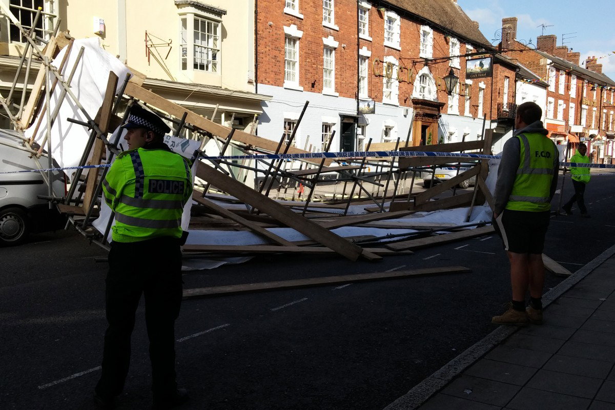 Scaffolding collapses on Stony Stratford High Street - CitiBlog