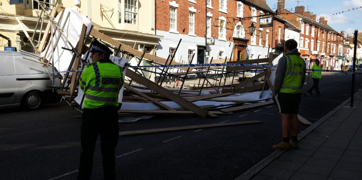 Scaffolding collapses on Stony Stratford High Street - CitiBlog